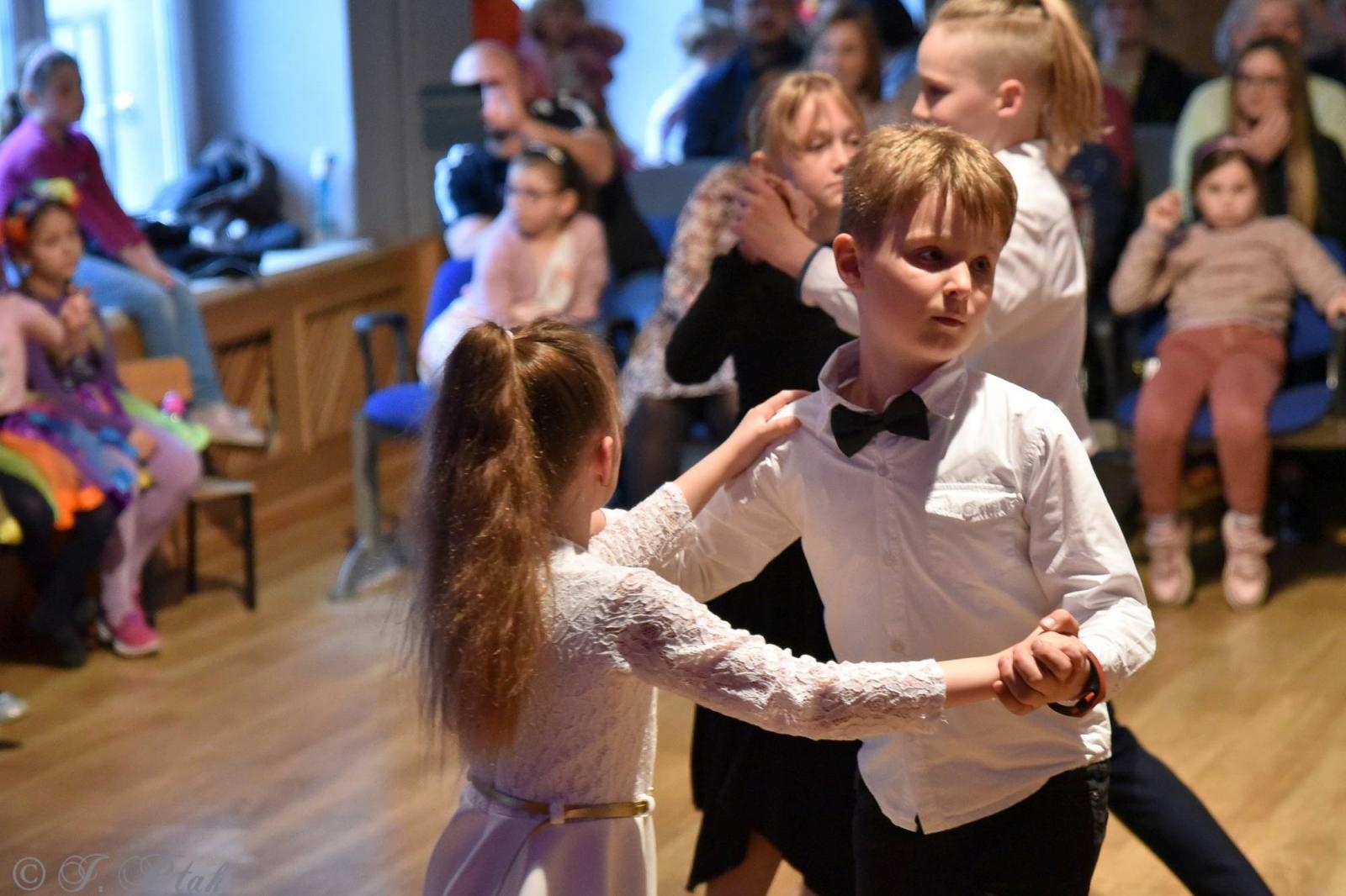 Zdjęcie w galerii na portalu naszraciborz.pl: Wiosenny pląs w Młodzieżowym Domu Kultury wiadomości z regionu