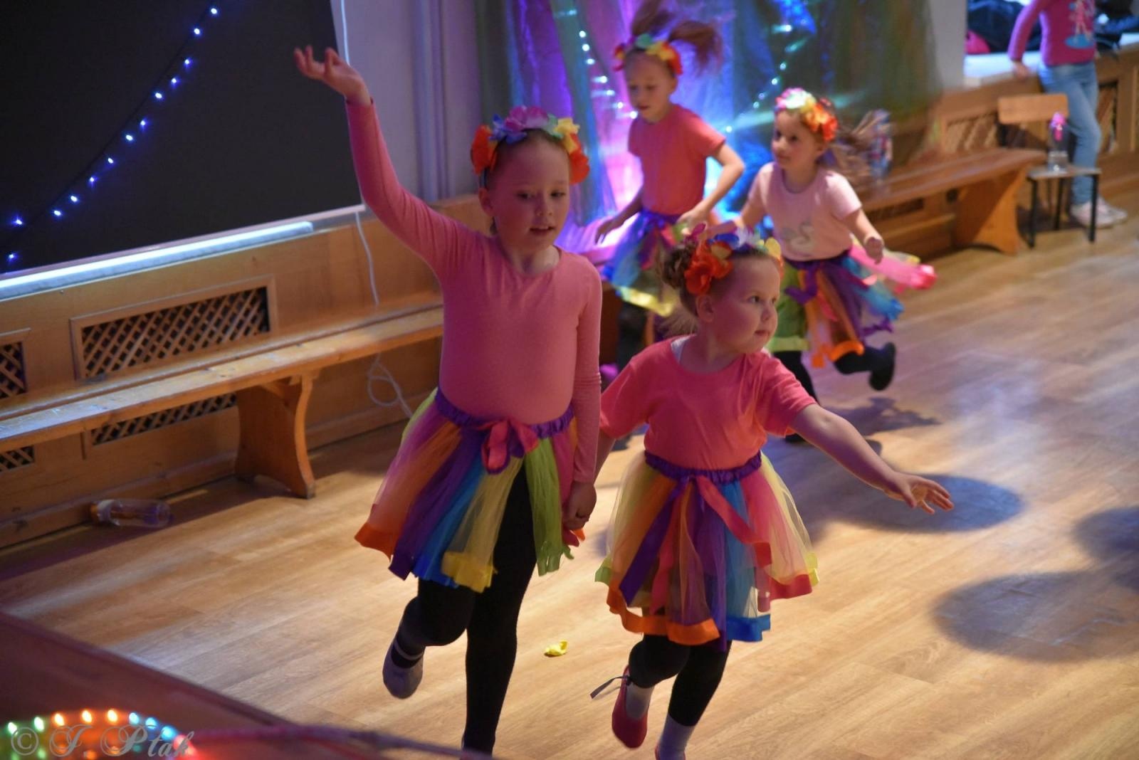 Zdjęcie w galerii na portalu naszraciborz.pl: Wiosenny pląs w Młodzieżowym Domu Kultury wiadomości z regionu