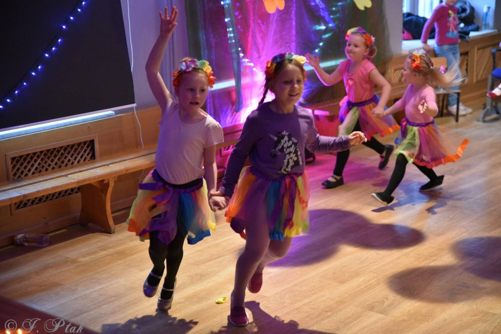 Zdjęcie w galerii na portalu naszraciborz.pl: Wiosenny pląs w Młodzieżowym Domu Kultury wiadomości z regionu