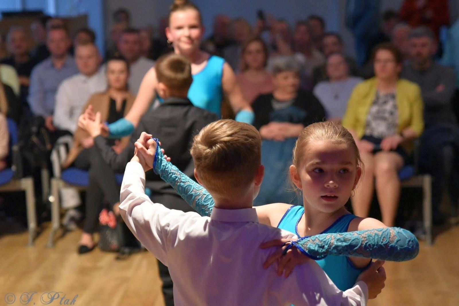 Zdjęcie w galerii na portalu naszraciborz.pl: Wiosenny pląs w Młodzieżowym Domu Kultury wiadomości z regionu