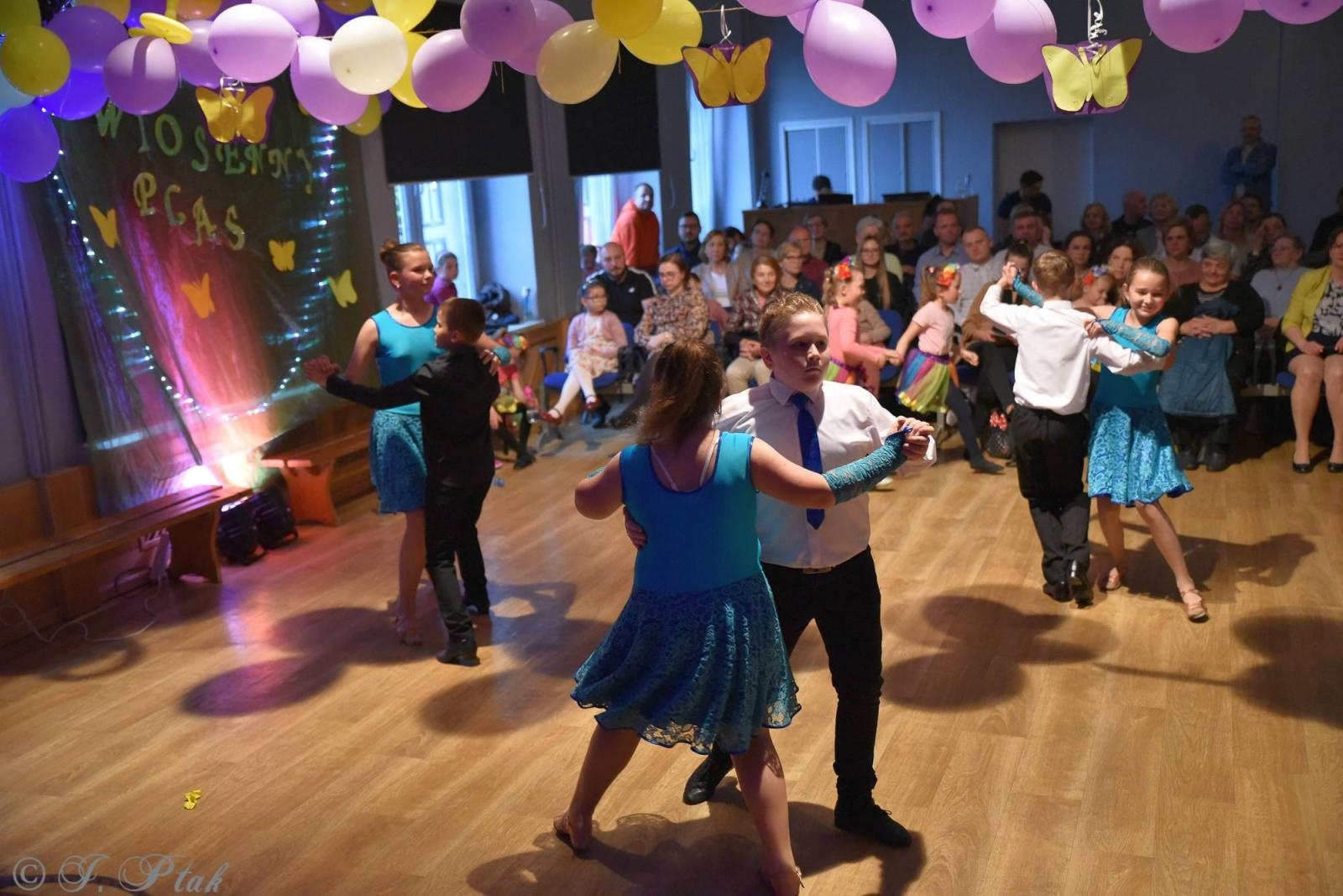 Zdjęcie w galerii na portalu naszraciborz.pl: Wiosenny pląs w Młodzieżowym Domu Kultury wiadomości z regionu