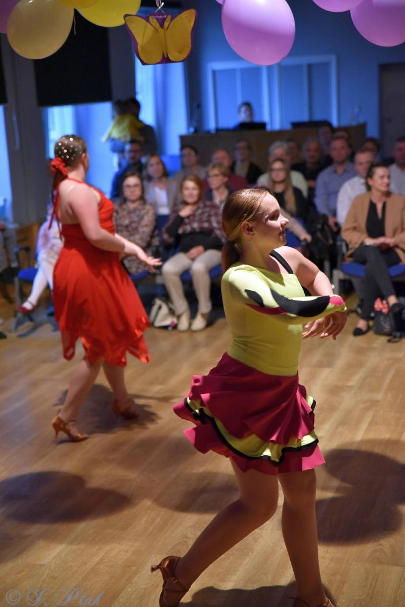 Zdjęcie w galerii na portalu naszraciborz.pl: Wiosenny pląs w Młodzieżowym Domu Kultury wiadomości z regionu