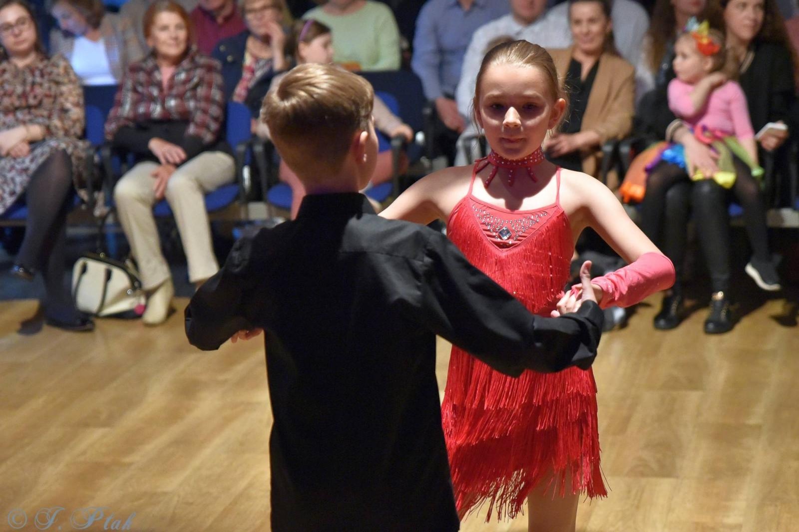 Zdjęcie w galerii na portalu naszraciborz.pl: Wiosenny pląs w Młodzieżowym Domu Kultury wiadomości z regionu