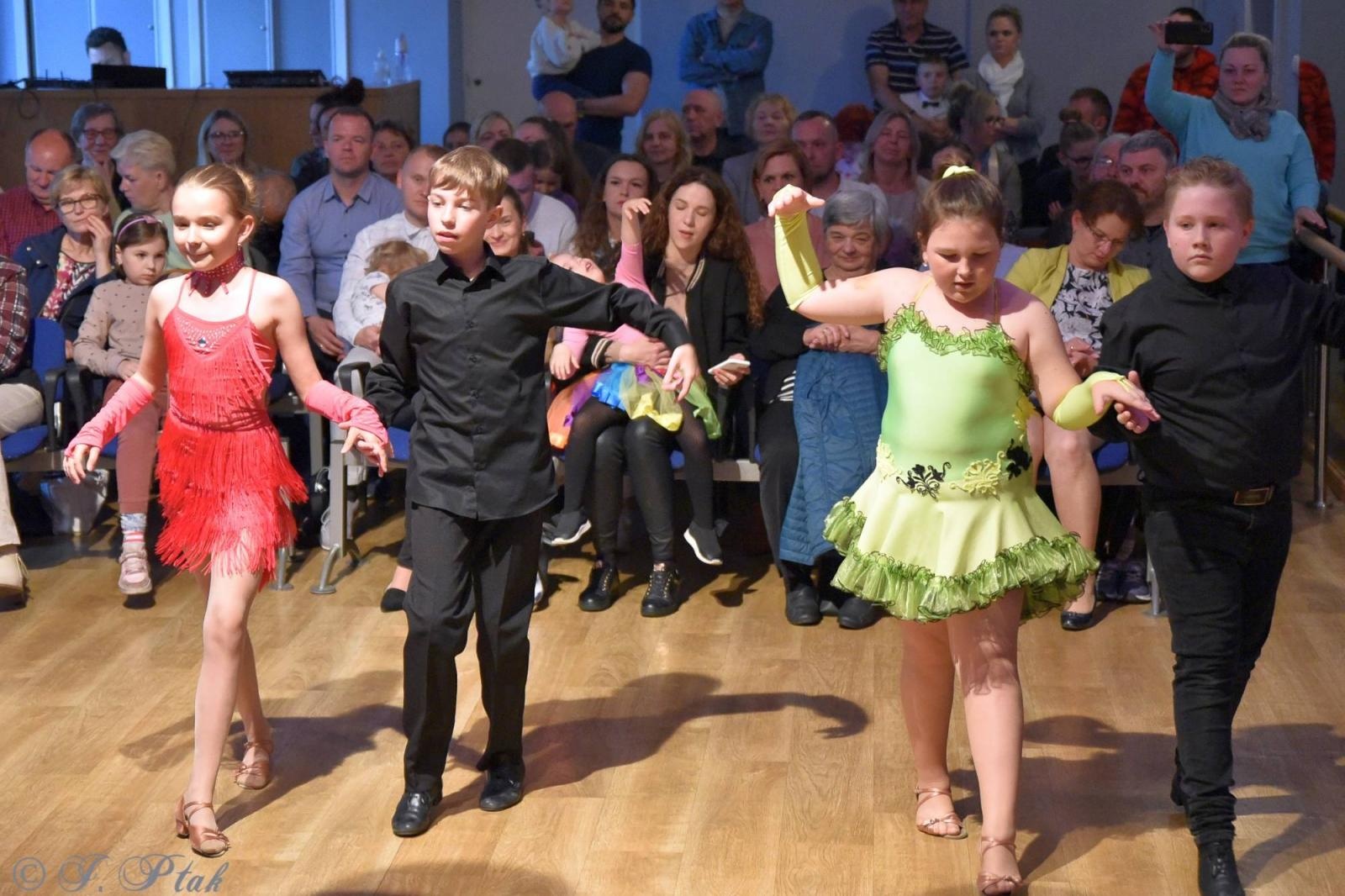 Zdjęcie w galerii na portalu naszraciborz.pl: Wiosenny pląs w Młodzieżowym Domu Kultury wiadomości z regionu