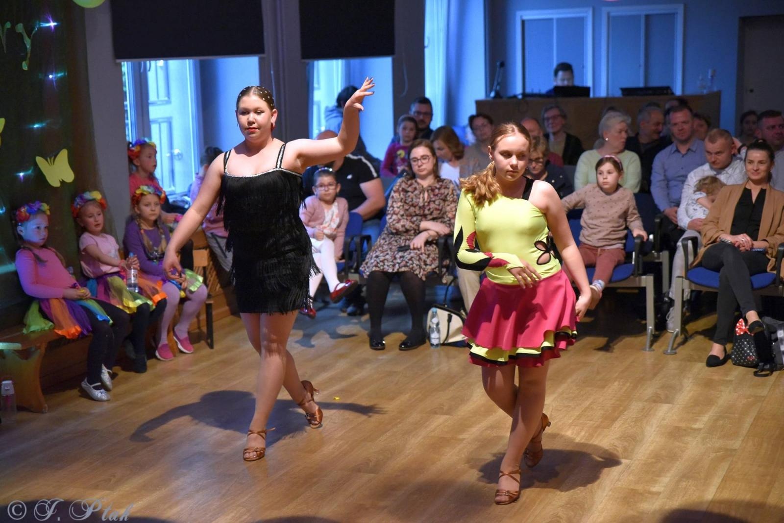 Zdjęcie w galerii na portalu naszraciborz.pl: Wiosenny pląs w Młodzieżowym Domu Kultury wiadomości z regionu