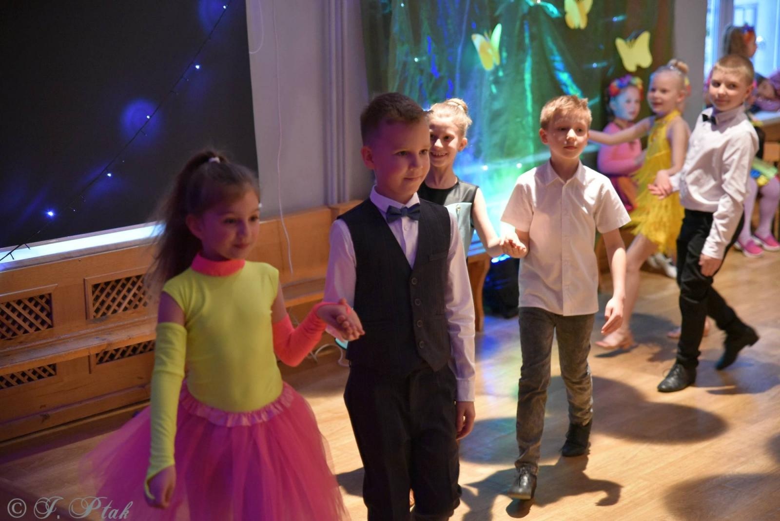 Zdjęcie w galerii na portalu naszraciborz.pl: Wiosenny pląs w Młodzieżowym Domu Kultury wiadomości z regionu