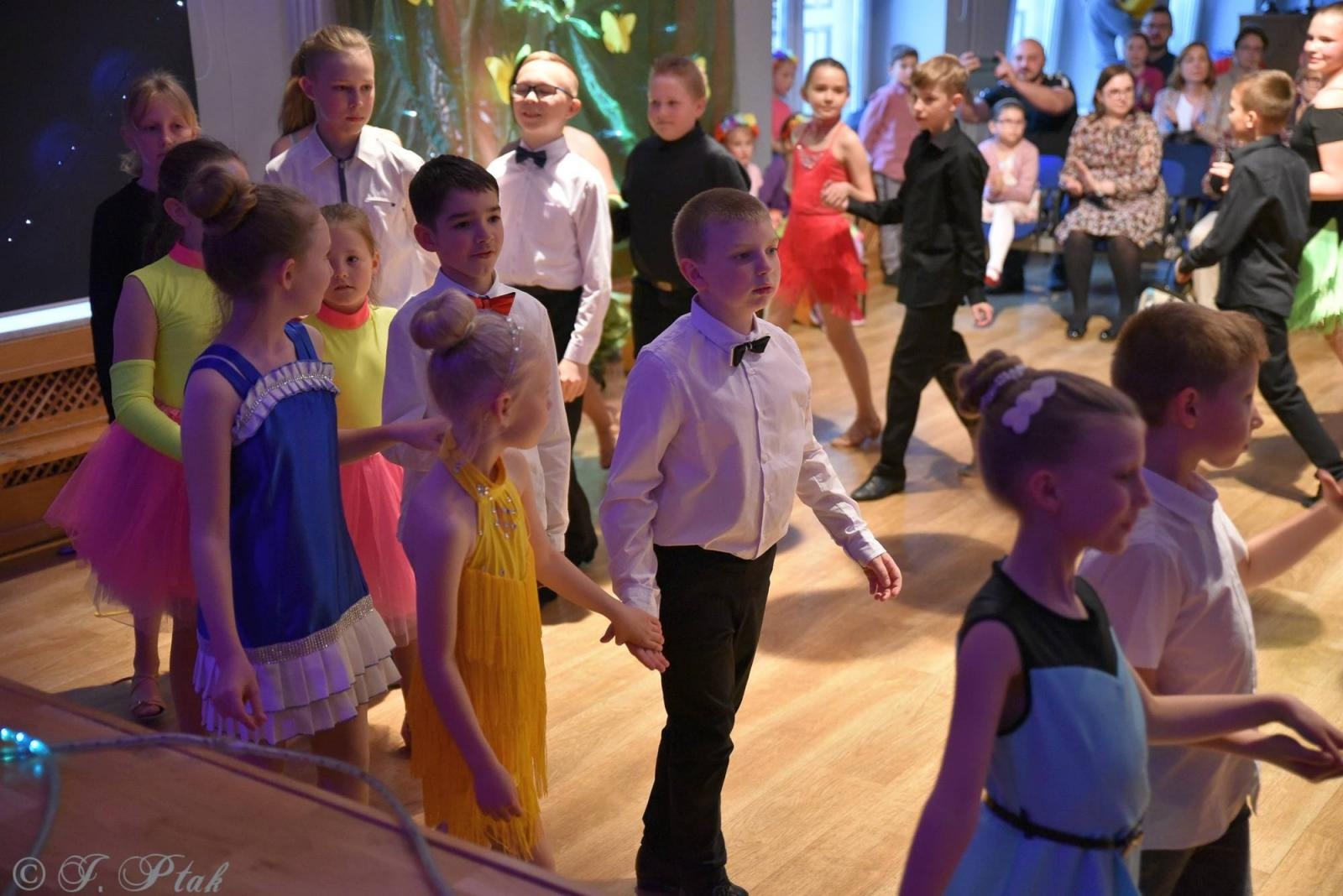 Zdjęcie w galerii na portalu naszraciborz.pl: Wiosenny pląs w Młodzieżowym Domu Kultury wiadomości z regionu