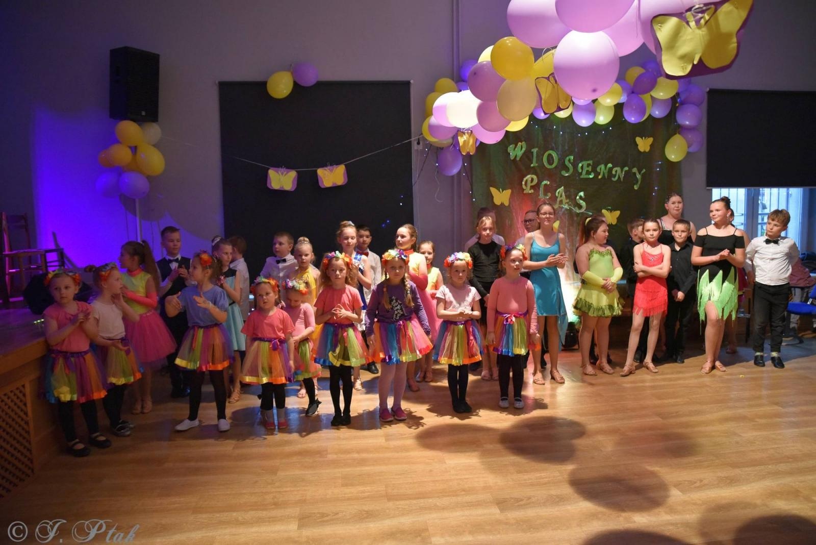 Zdjęcie w galerii na portalu naszraciborz.pl: Wiosenny pląs w Młodzieżowym Domu Kultury wiadomości z regionu