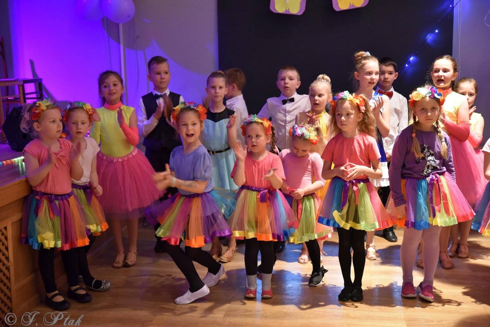 Zdjęcie w galerii na portalu naszraciborz.pl: Wiosenny pląs w Młodzieżowym Domu Kultury wiadomości z regionu