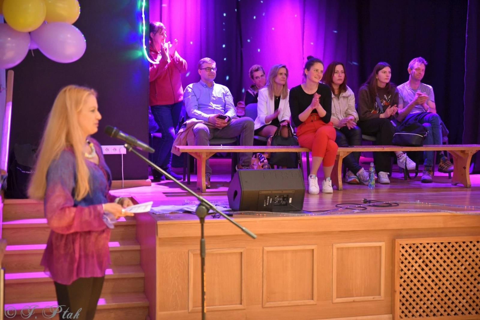 Zdjęcie w galerii na portalu naszraciborz.pl: Wiosenny pląs w Młodzieżowym Domu Kultury wiadomości z regionu