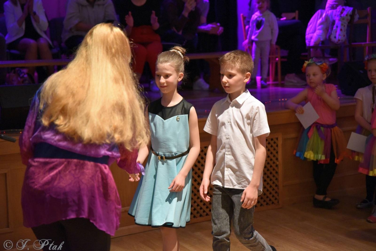 Zdjęcie w galerii na portalu naszraciborz.pl: Wiosenny pląs w Młodzieżowym Domu Kultury wiadomości z regionu