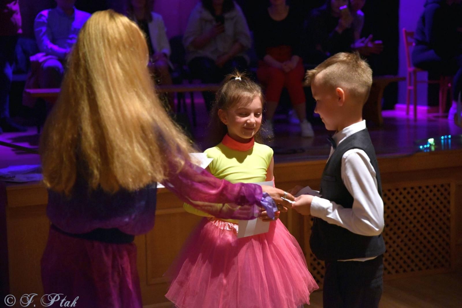 Zdjęcie w galerii na portalu naszraciborz.pl: Wiosenny pląs w Młodzieżowym Domu Kultury wiadomości z regionu