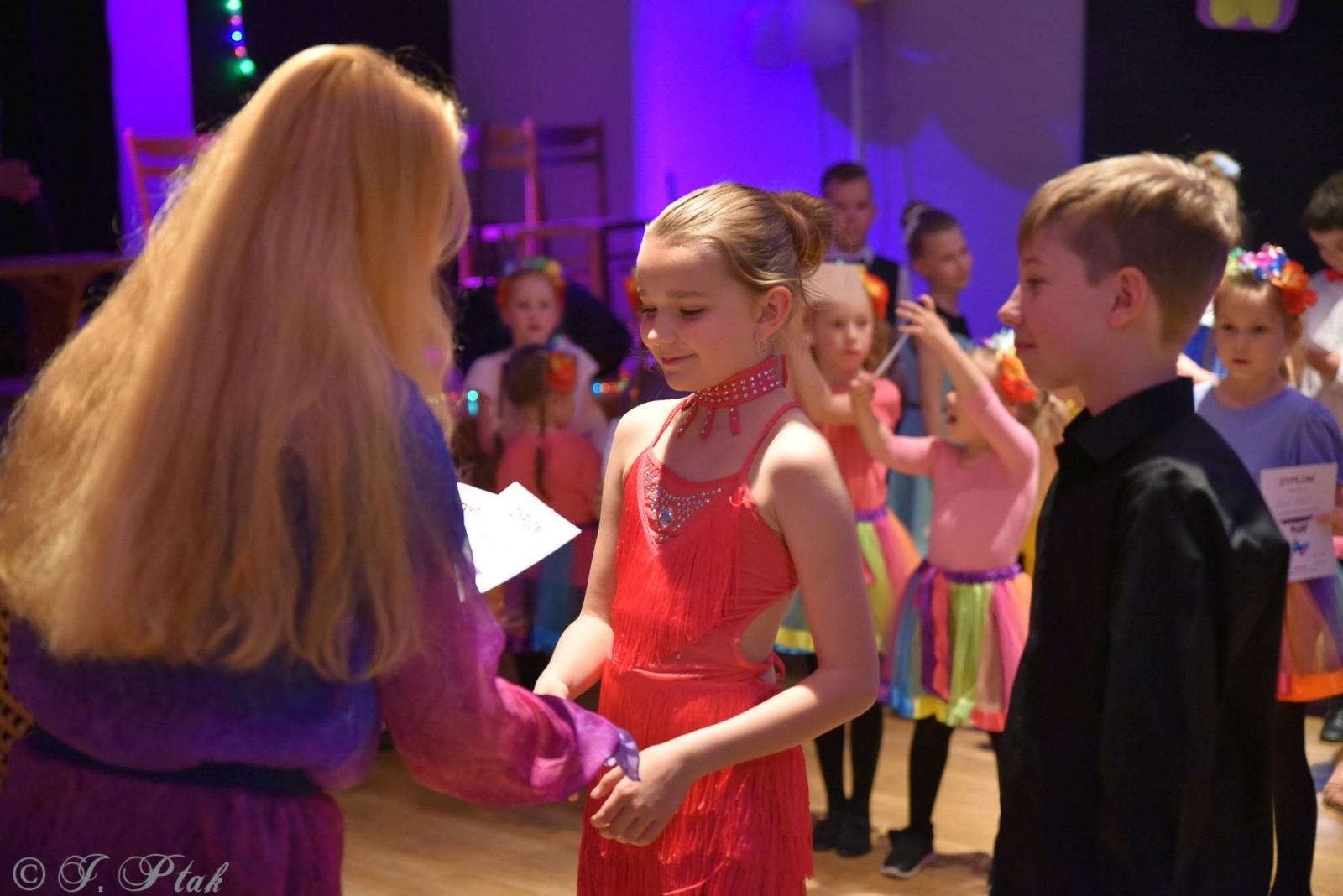 Zdjęcie w galerii na portalu naszraciborz.pl: Wiosenny pląs w Młodzieżowym Domu Kultury wiadomości z regionu