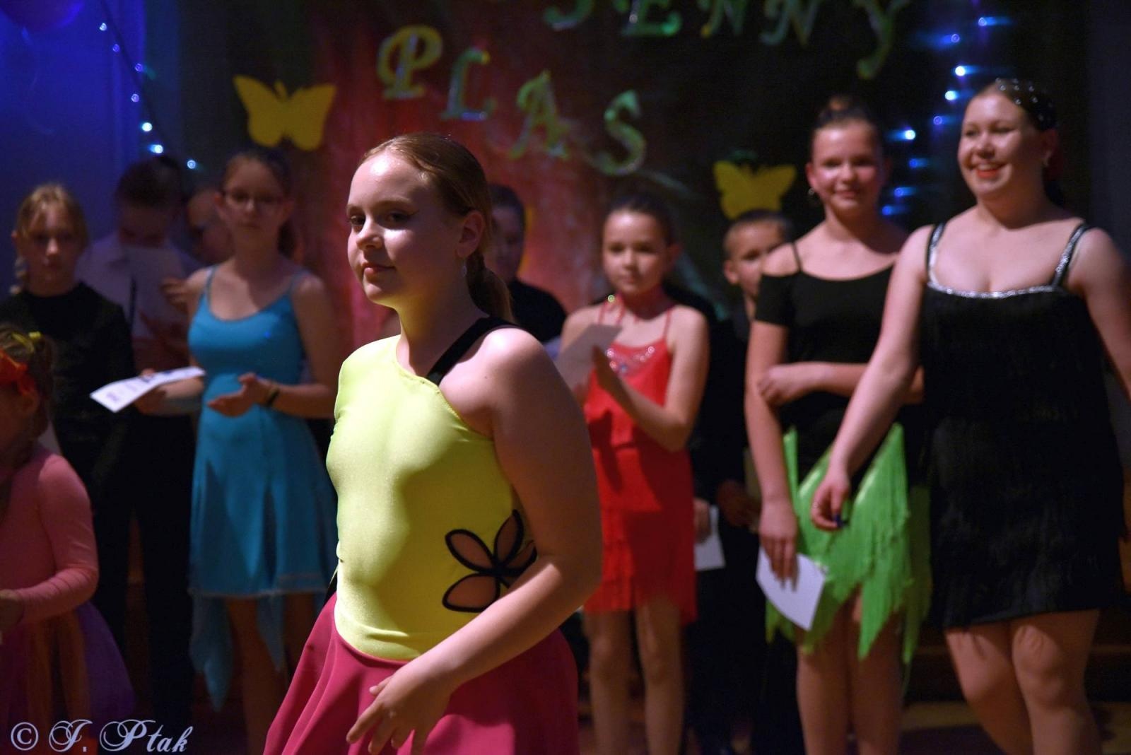 Zdjęcie w galerii na portalu naszraciborz.pl: Wiosenny pląs w Młodzieżowym Domu Kultury wiadomości z regionu