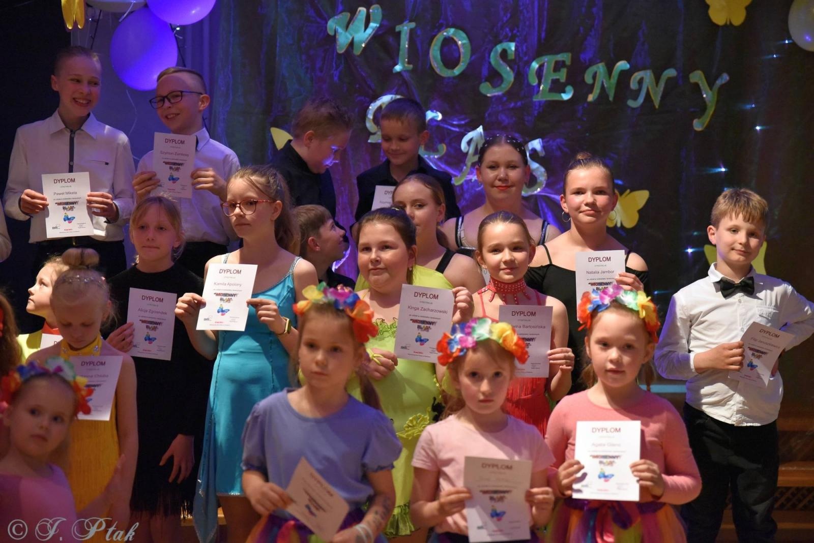 Zdjęcie w galerii na portalu naszraciborz.pl: Wiosenny pląs w Młodzieżowym Domu Kultury wiadomości z regionu