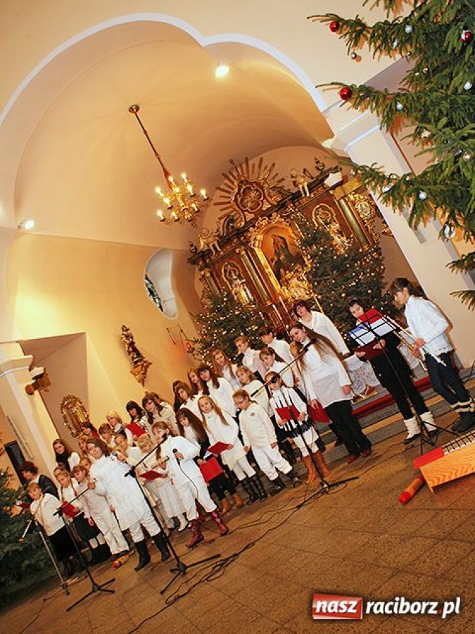 Zdjęcie w galerii na portalu naszraciborz.pl: Zabrzmiały kolędy w kościele w Nędzy wiadomości z regionu
