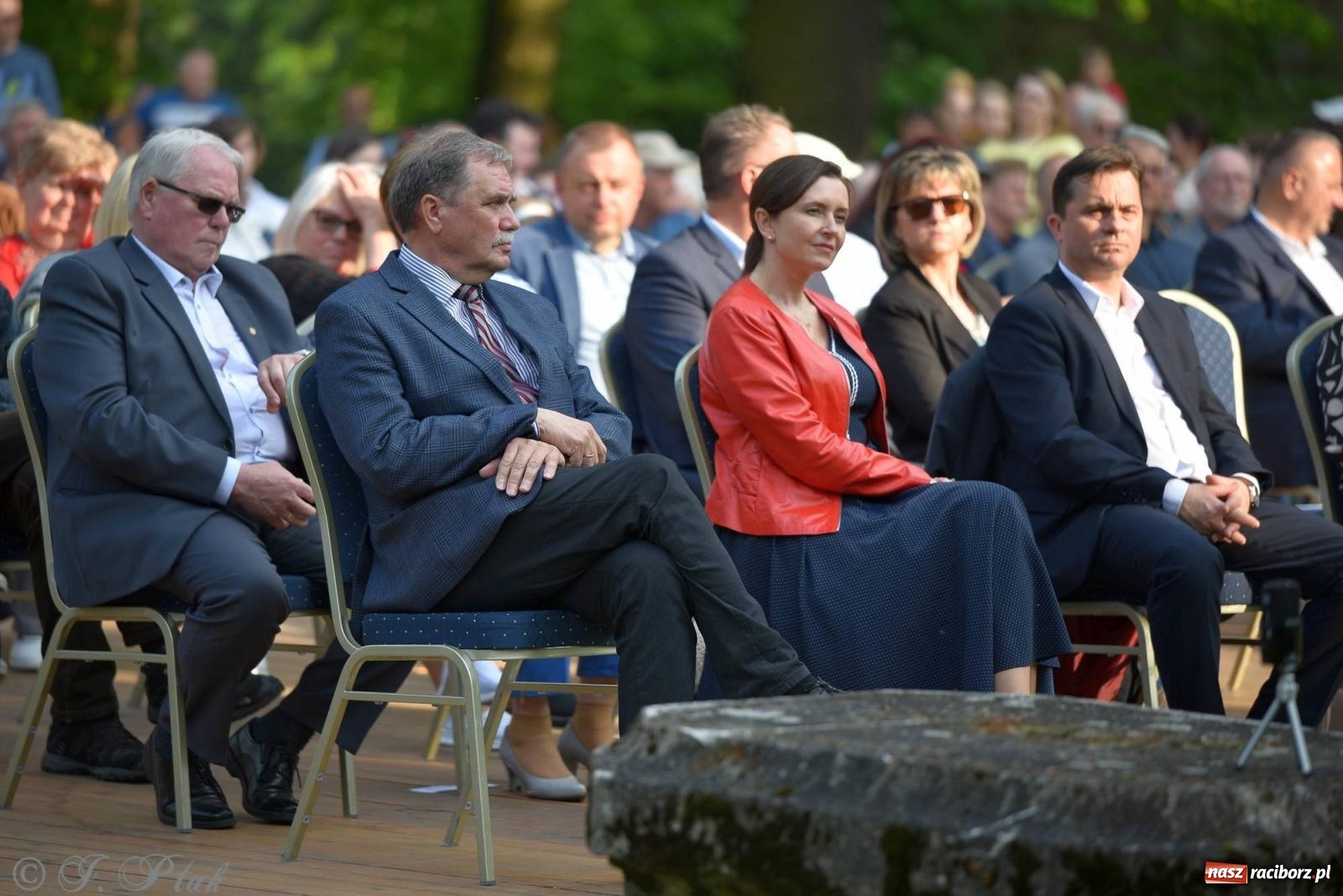 Zdjęcie w galerii na portalu naszraciborz.pl: Krzesimir Dębski - koncert przed pałacem w Krowiarkach wiadomości z regionu