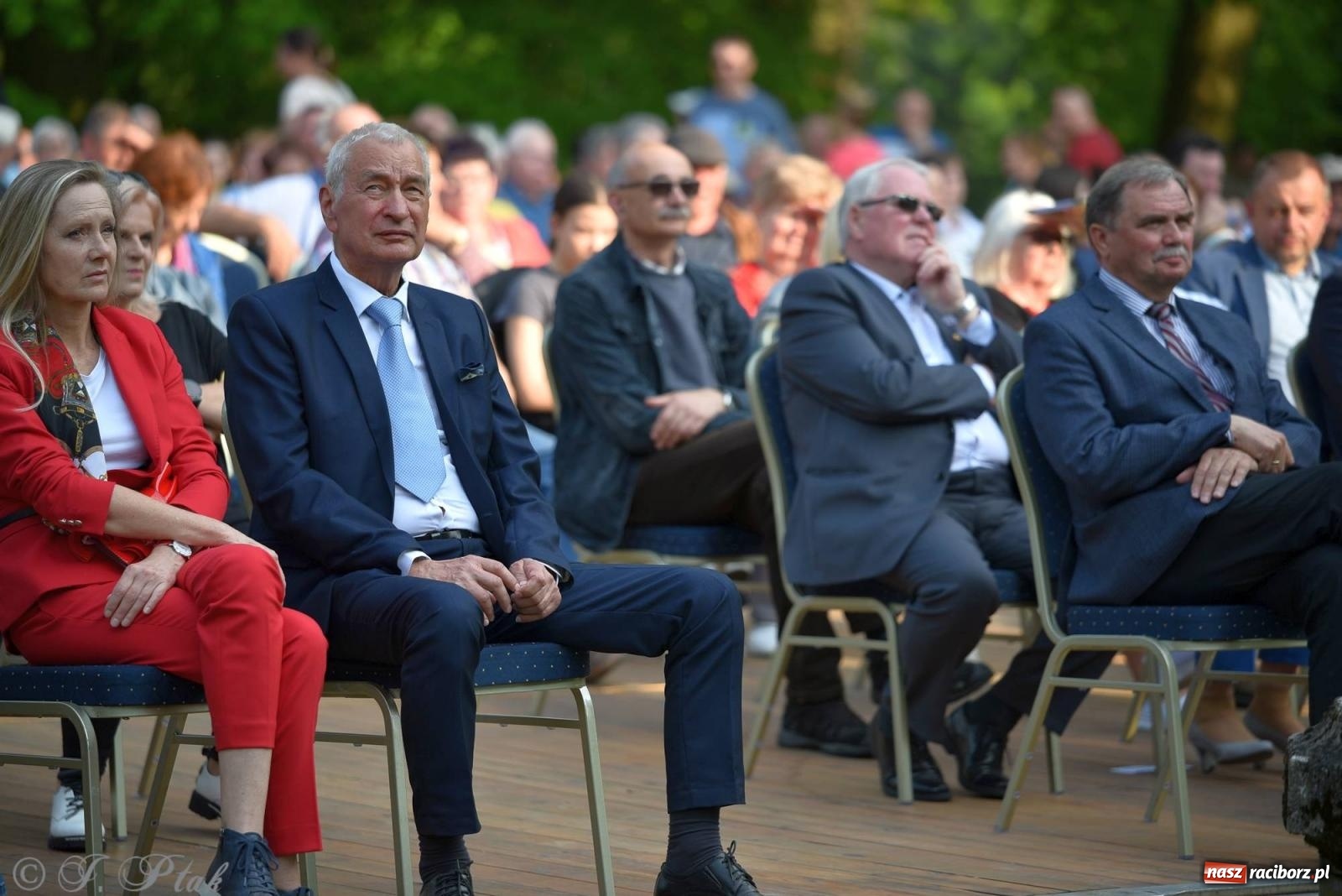Zdjęcie w galerii na portalu naszraciborz.pl: Krzesimir Dębski - koncert przed pałacem w Krowiarkach wiadomości z regionu