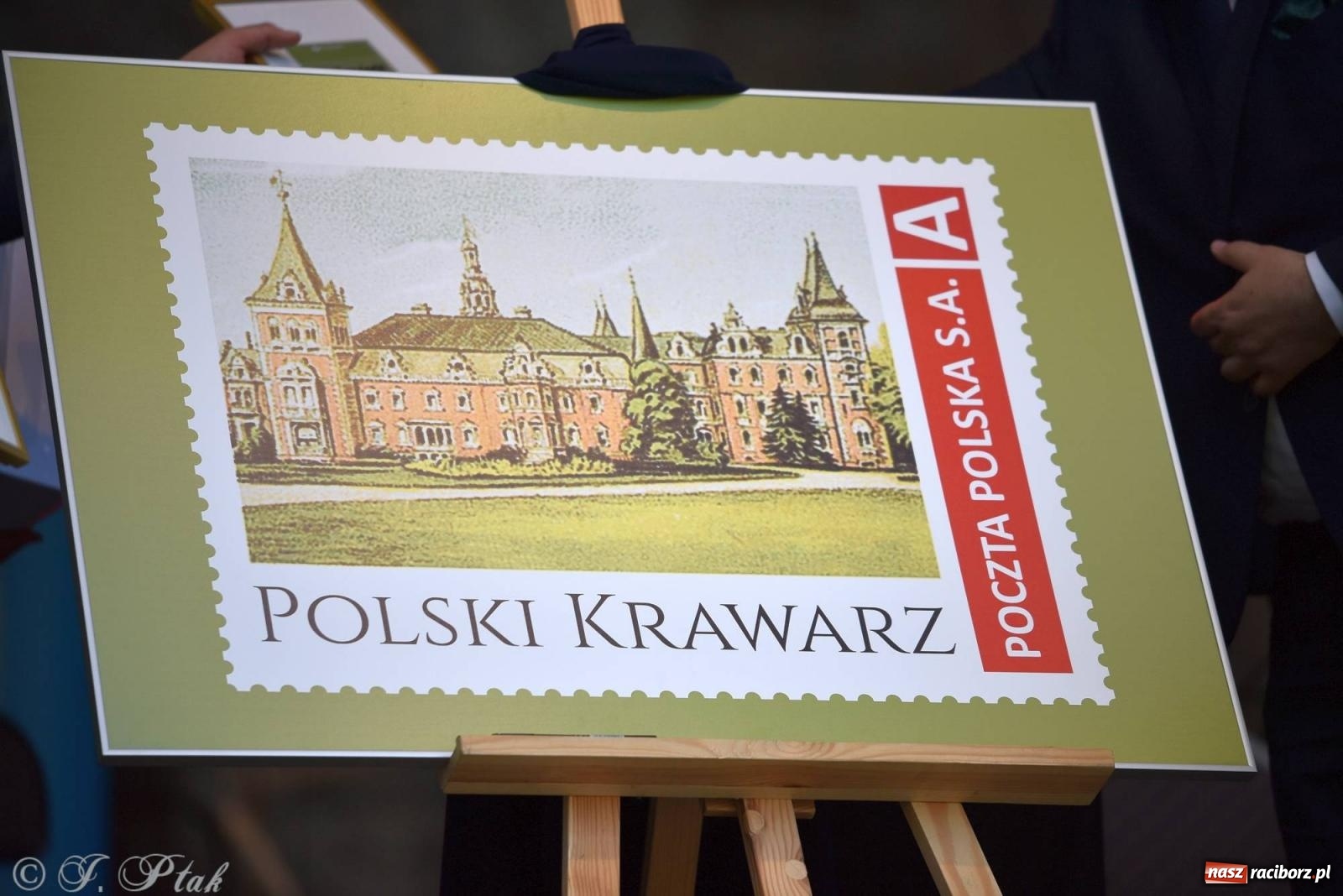 Zdjęcie w galerii na portalu naszraciborz.pl: Krzesimir Dębski - koncert przed pałacem w Krowiarkach wiadomości z regionu