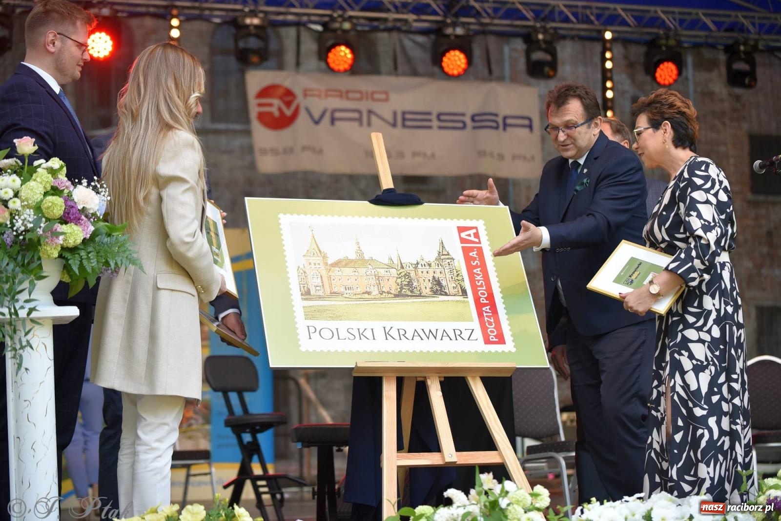 Zdjęcie w galerii na portalu naszraciborz.pl: Krzesimir Dębski - koncert przed pałacem w Krowiarkach wiadomości z regionu