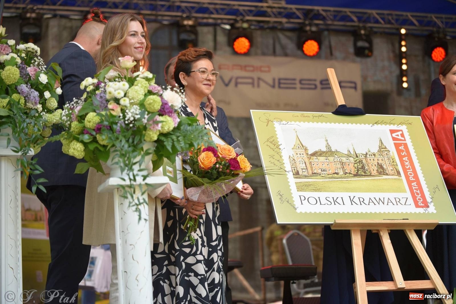 Zdjęcie w galerii na portalu naszraciborz.pl: Krzesimir Dębski - koncert przed pałacem w Krowiarkach wiadomości z regionu
