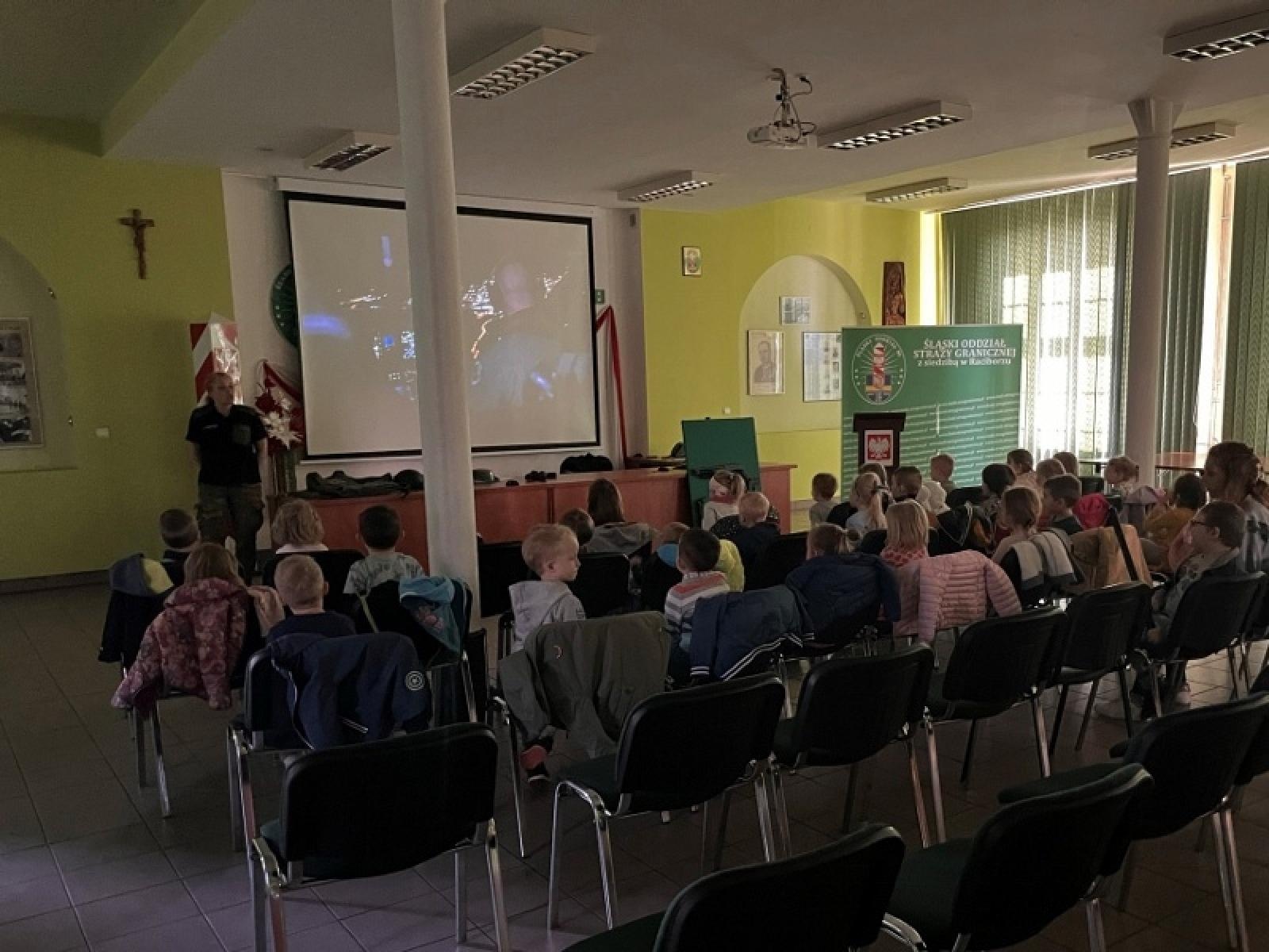 Zdjęcie w galerii na portalu naszraciborz.pl: Wizyta przedszkolaków w ŚlOSG wiadomości z regionu