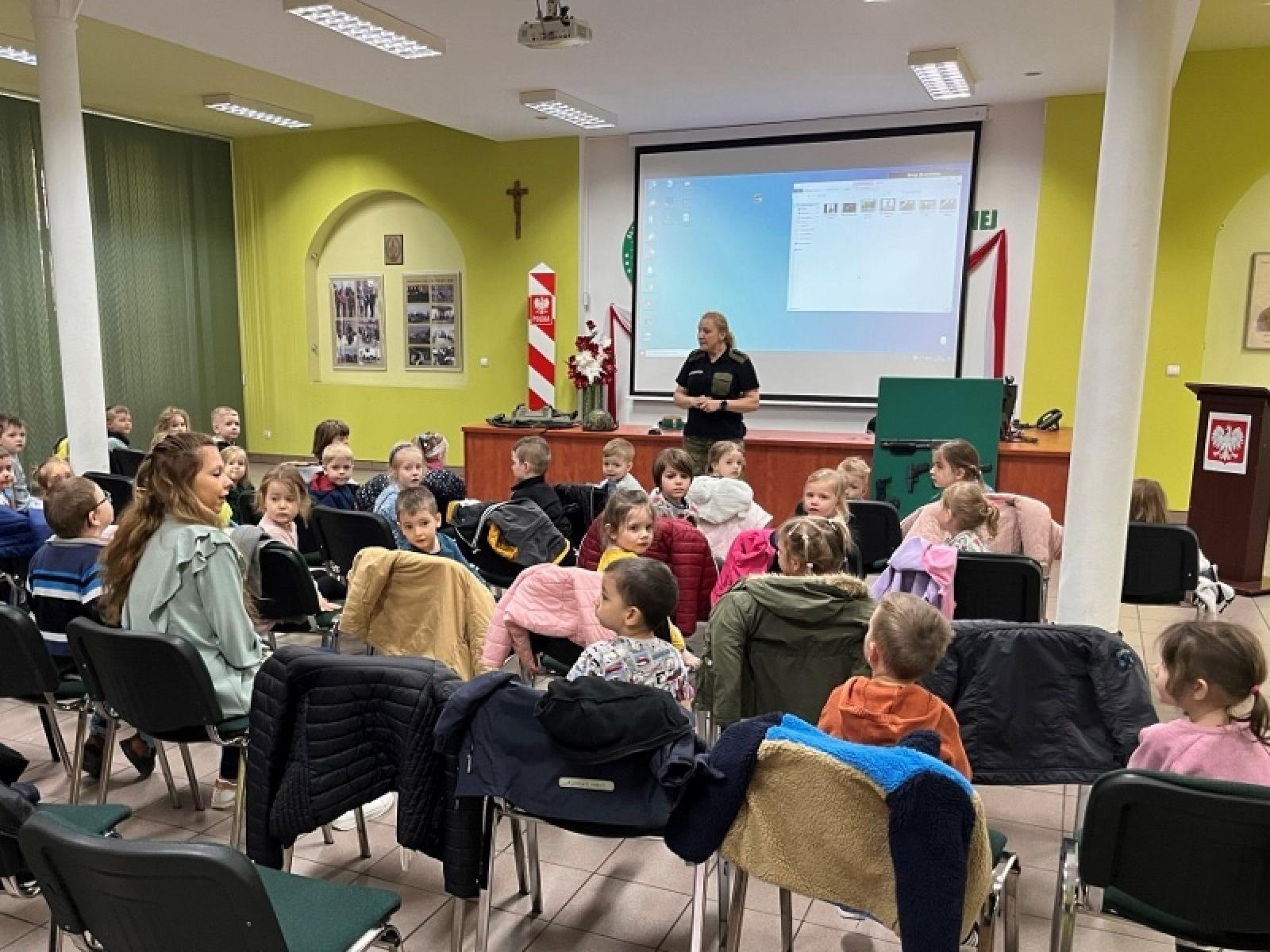 Zdjęcie w galerii na portalu naszraciborz.pl: Wizyta przedszkolaków w ŚlOSG wiadomości z regionu