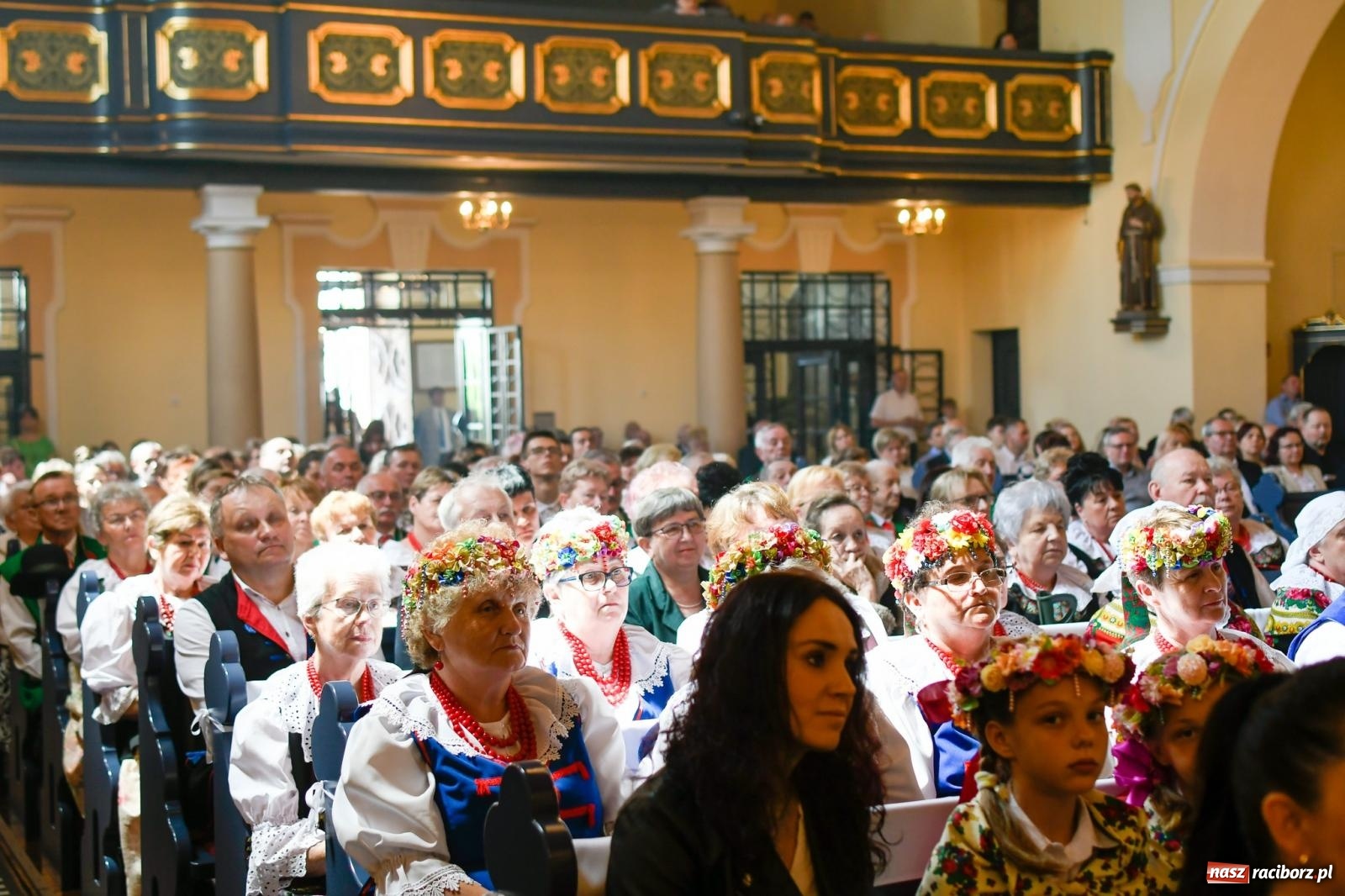 Zdjęcie w galerii na portalu naszraciborz.pl: W świętość Dulcissimy nikt tu nie wątpi. Dwóch biskupów w Brzeziu nad Odrą wiadomości z regionu