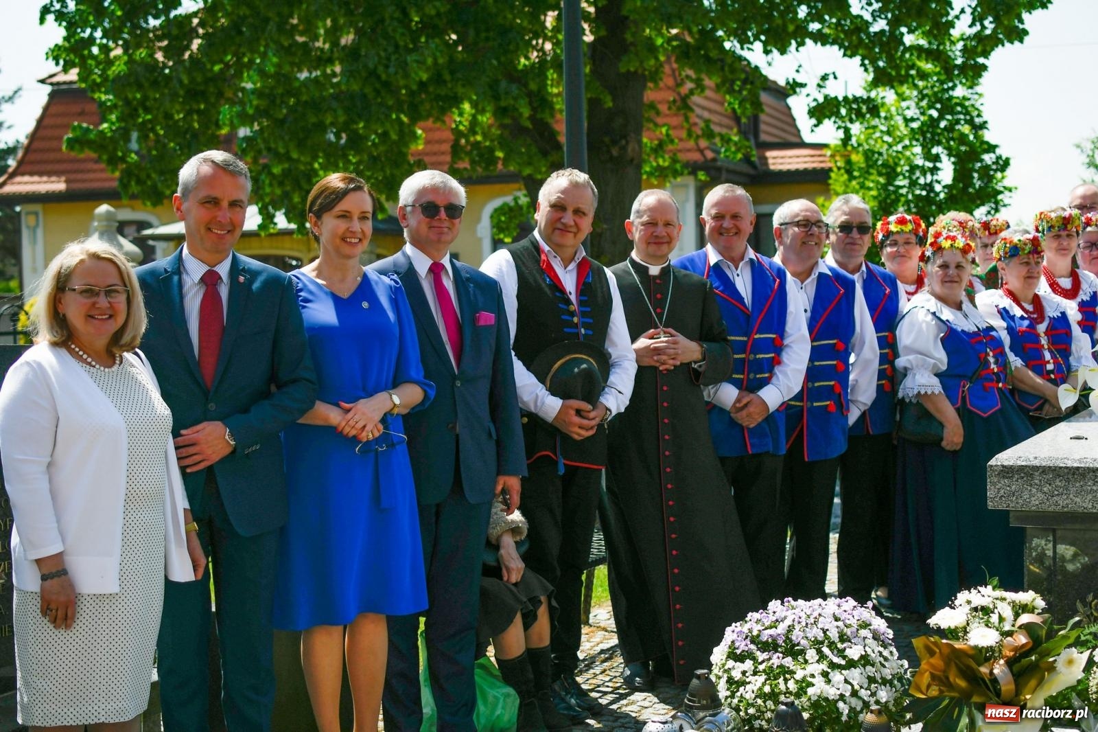 Zdjęcie w galerii na portalu naszraciborz.pl: W świętość Dulcissimy nikt tu nie wątpi. Dwóch biskupów w Brzeziu nad Odrą wiadomości z regionu