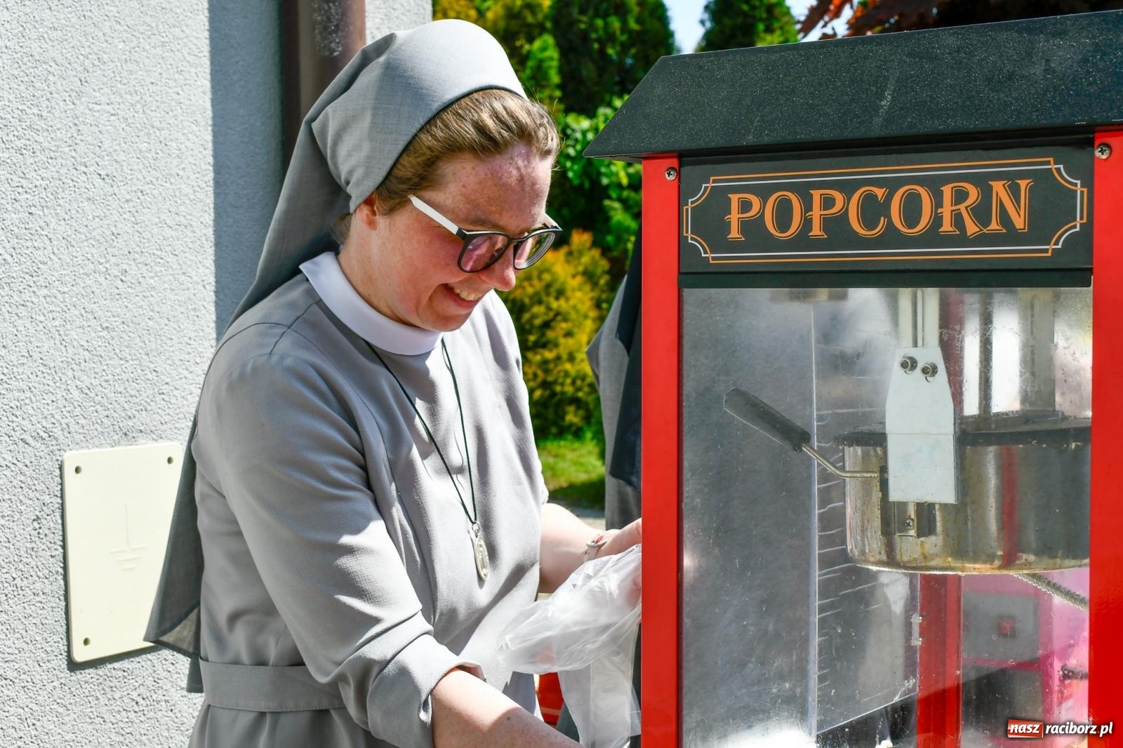 Zdjęcie w galerii na portalu naszraciborz.pl: W świętość Dulcissimy nikt tu nie wątpi. Dwóch biskupów w Brzeziu nad Odrą wiadomości z regionu