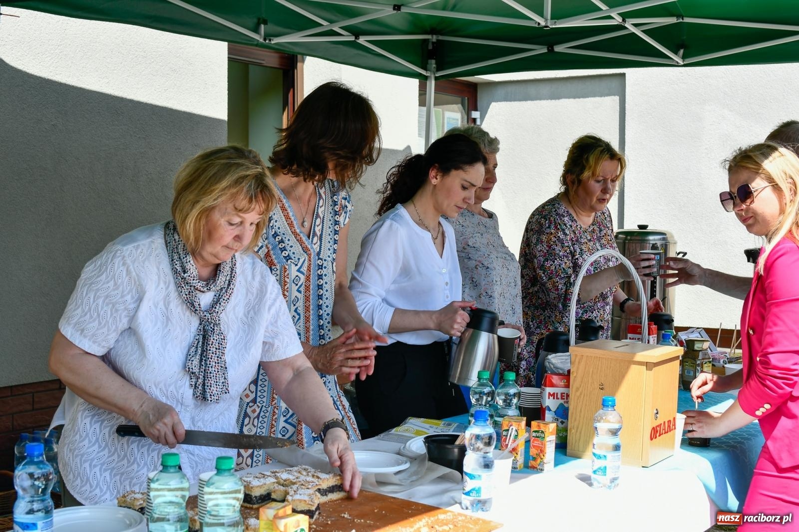 Zdjęcie w galerii na portalu naszraciborz.pl: W świętość Dulcissimy nikt tu nie wątpi. Dwóch biskupów w Brzeziu nad Odrą wiadomości z regionu