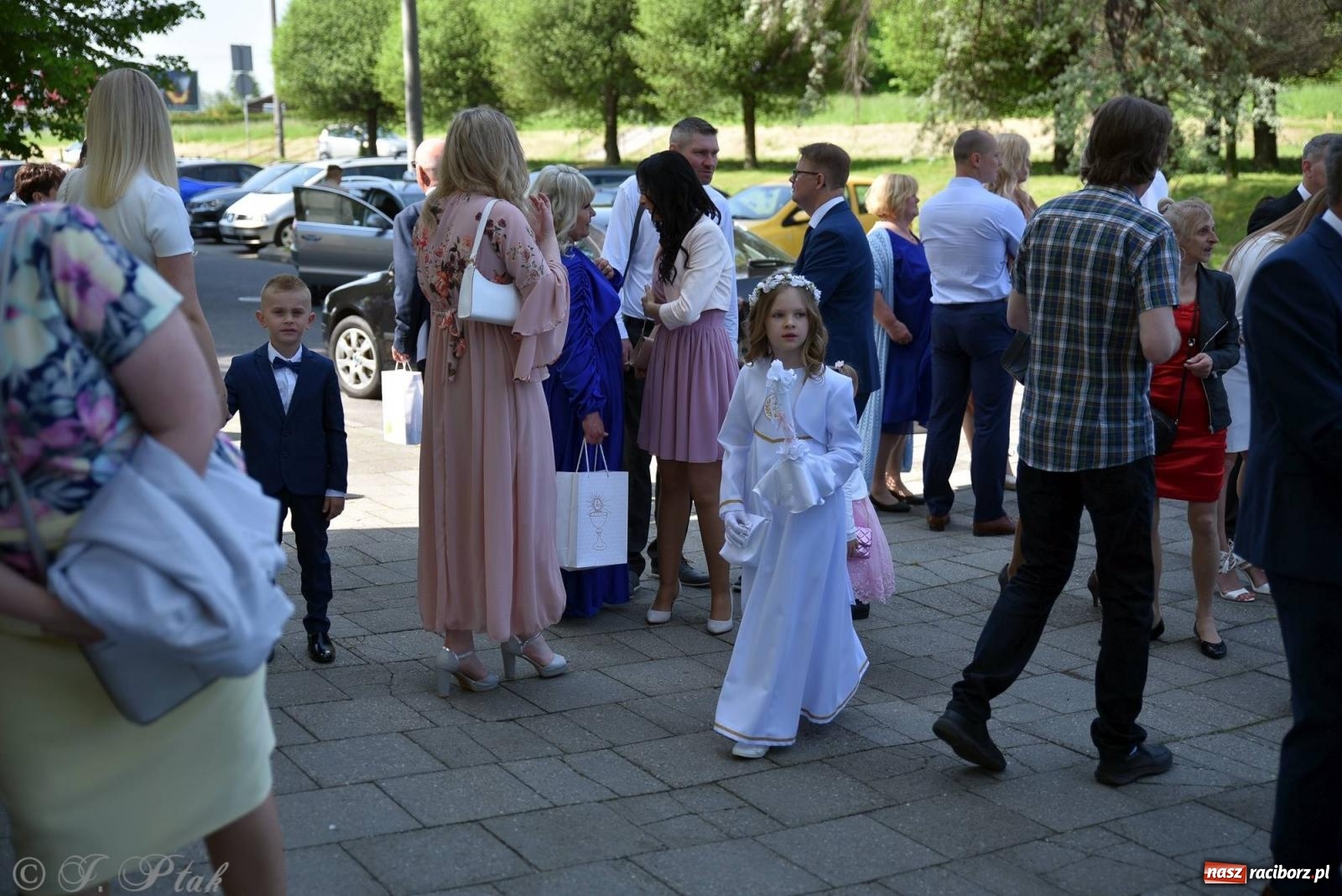 Zdjęcie w galerii na portalu naszraciborz.pl: A oto Ja jestem z wami przez wszystkie dni. I Komunia Św. w Matce Bożej wiadomości z regionu