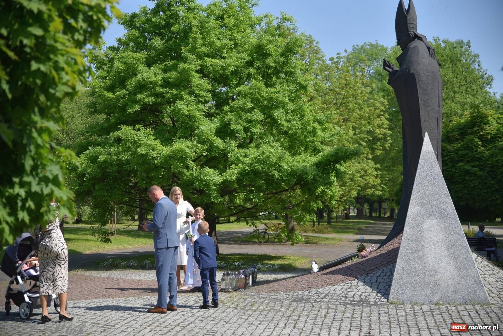 Zdjęcie w galerii na portalu naszraciborz.pl: A oto Ja jestem z wami przez wszystkie dni. I Komunia Św. w Matce Bożej wiadomości z regionu