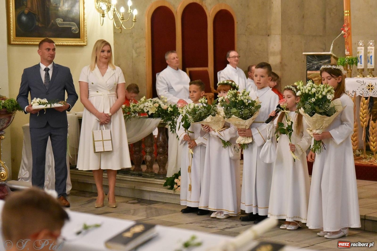 Zdjęcie w galerii na portalu naszraciborz.pl: A oto Ja jestem z wami przez wszystkie dni. I Komunia Św. w Matce Bożej wiadomości z regionu