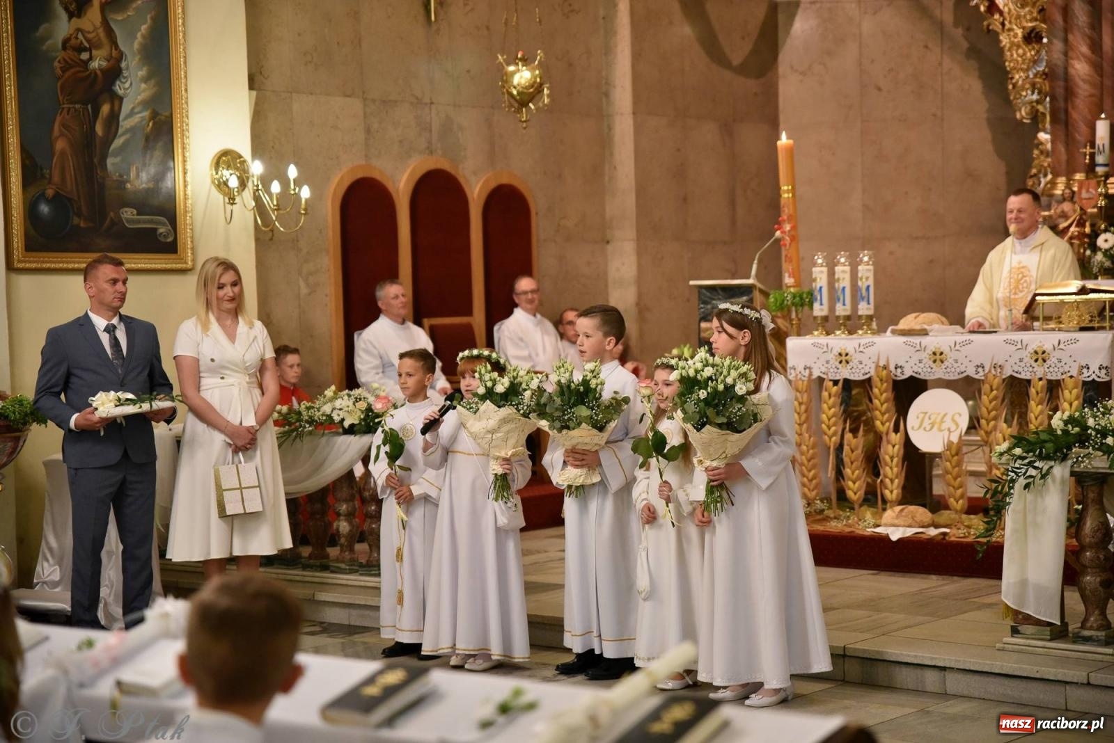 Zdjęcie w galerii na portalu naszraciborz.pl: A oto Ja jestem z wami przez wszystkie dni. I Komunia Św. w Matce Bożej wiadomości z regionu