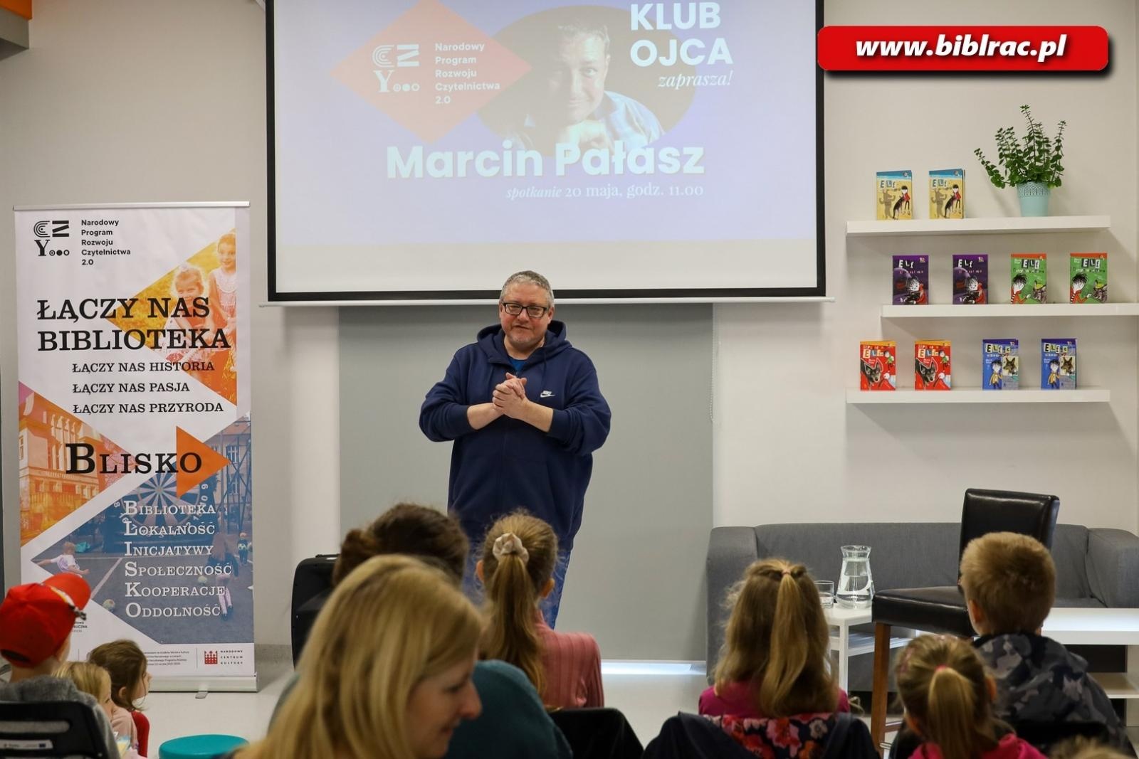 Zdjęcie w galerii na portalu naszraciborz.pl: Marcin Pałasz w Klubie Ojca wiadomości z regionu