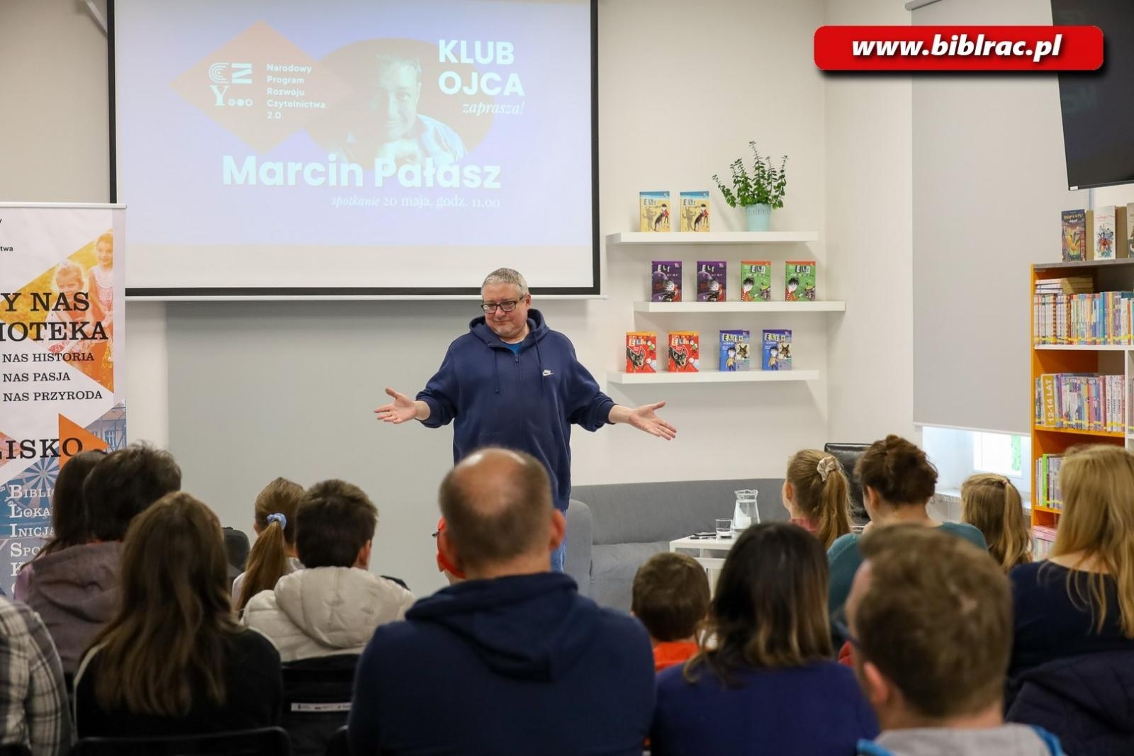 Zdjęcie w galerii na portalu naszraciborz.pl: Marcin Pałasz w Klubie Ojca wiadomości z regionu