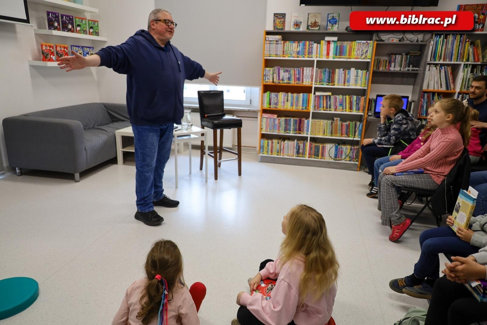 Zdjęcie w galerii na portalu naszraciborz.pl: Marcin Pałasz w Klubie Ojca wiadomości z regionu