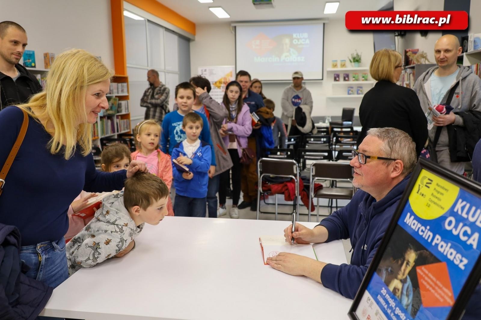 Zdjęcie w galerii na portalu naszraciborz.pl: Marcin Pałasz w Klubie Ojca wiadomości z regionu