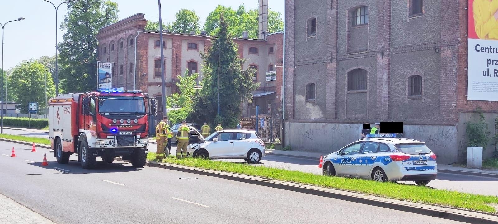 Zdjęcie w galerii na portalu naszraciborz.pl: Suzuki i mazda zderzyły się na Odrostradzie wiadomości z regionu