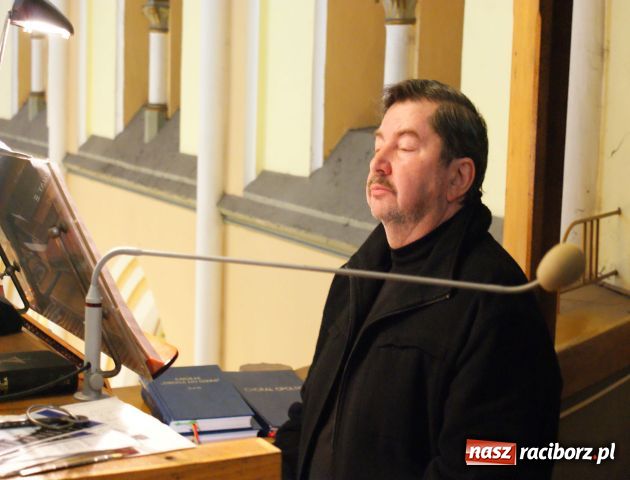 Zdjęcie w galerii na portalu naszraciborz.pl: Olga Prochazkowa zaśpiewała na Ostrogu wiadomości z regionu