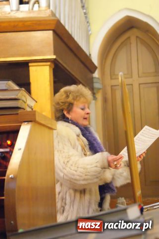 Zdjęcie w galerii na portalu naszraciborz.pl: Olga Prochazkowa zaśpiewała na Ostrogu wiadomości z regionu