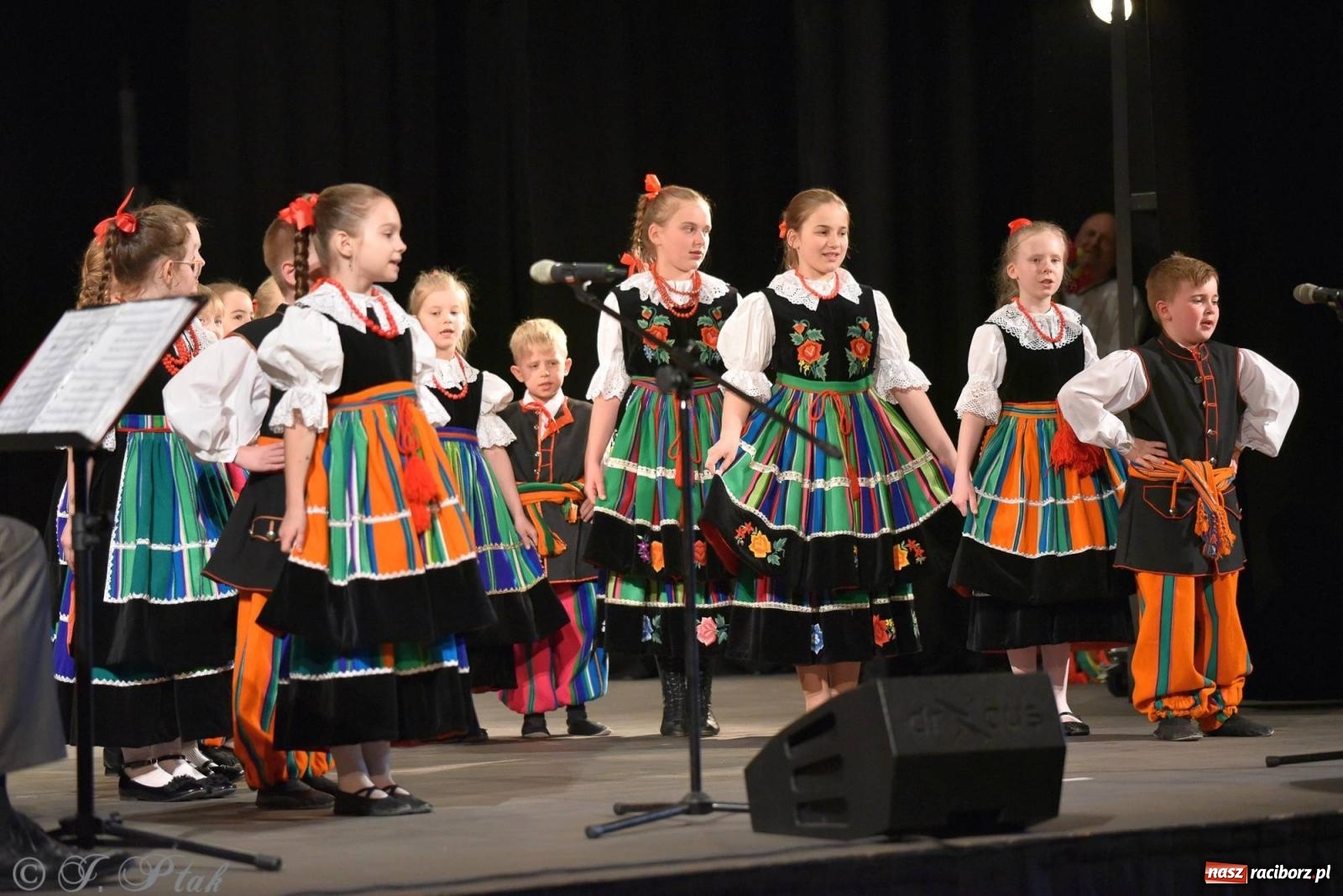 Zdjęcie w galerii na portalu naszraciborz.pl: Wychowankowie MDK wystąpili dla rodziców [FOTO i WIDEO] wiadomości z regionu