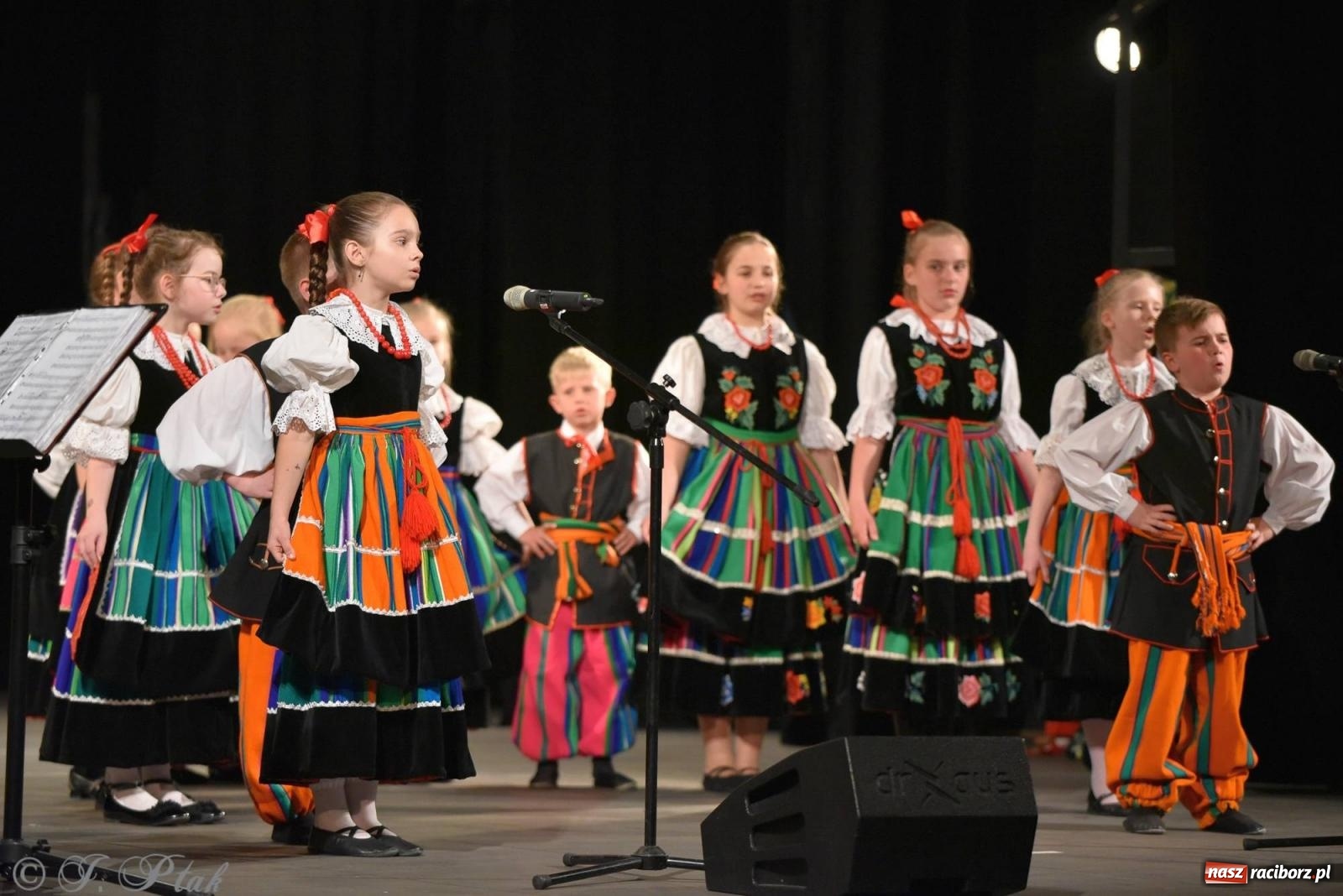 Zdjęcie w galerii na portalu naszraciborz.pl: Wychowankowie MDK wystąpili dla rodziców [FOTO i WIDEO] wiadomości z regionu
