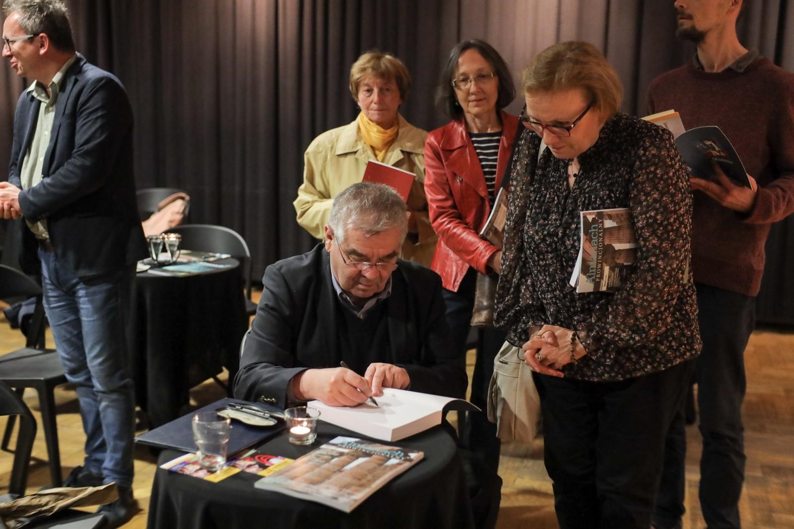 Zdjęcie w galerii na portalu naszraciborz.pl: Z udziałem Antoniego Libery. Almanach Prowincjonalny po raz 37. wiadomości z regionu