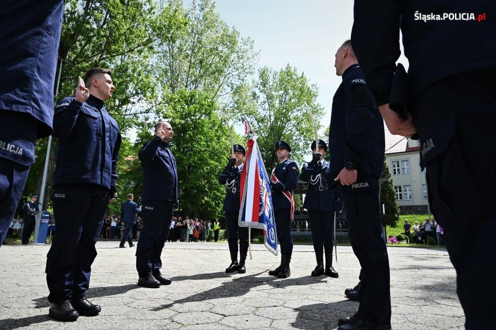 Zdjęcie w galerii na portalu naszraciborz.pl: Uroczyste ślubowanie nowych policjantów [FOTO] wiadomości z regionu