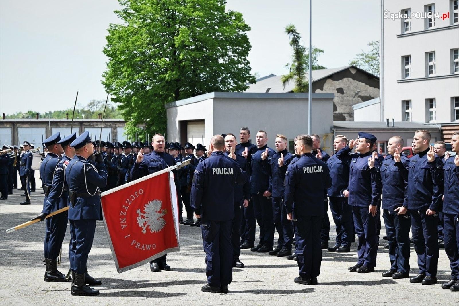 Zdjęcie w galerii na portalu naszraciborz.pl: Uroczyste ślubowanie nowych policjantów [FOTO] wiadomości z regionu