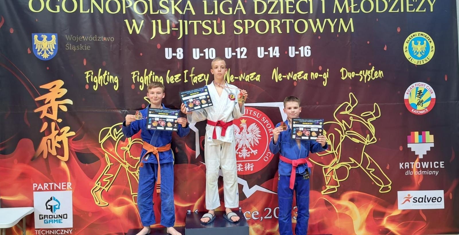 Zdjęcie w galerii na portalu naszraciborz.pl: Łamatorzy na katowickim podium wiadomości z regionu