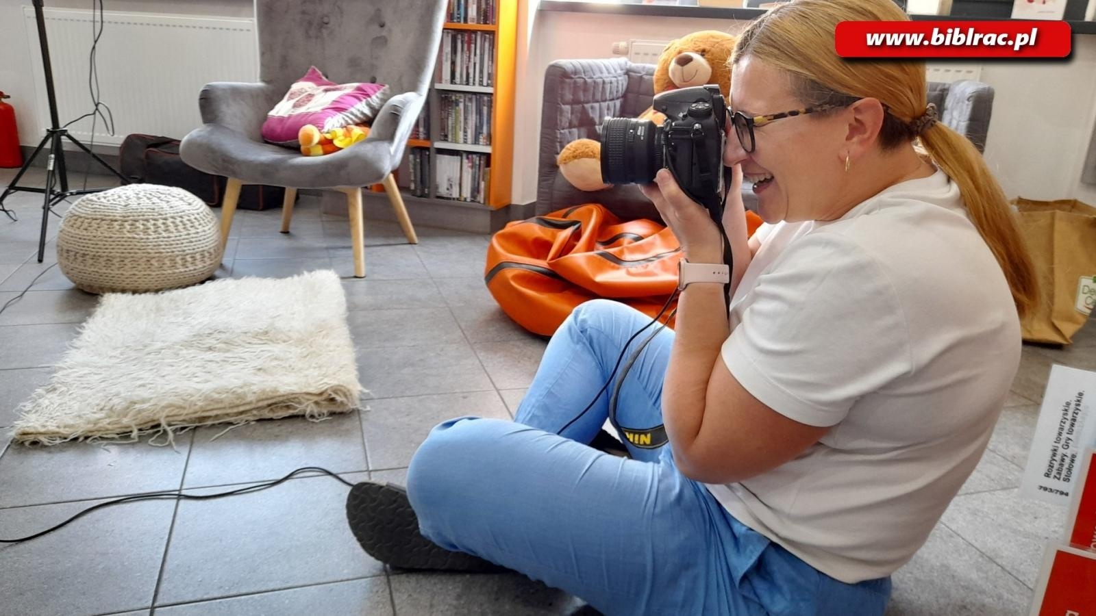 Zdjęcie w galerii na portalu naszraciborz.pl: Klub malucha. Sesja zdjęciowa w bibliotece na Ostrogu wiadomości z regionu