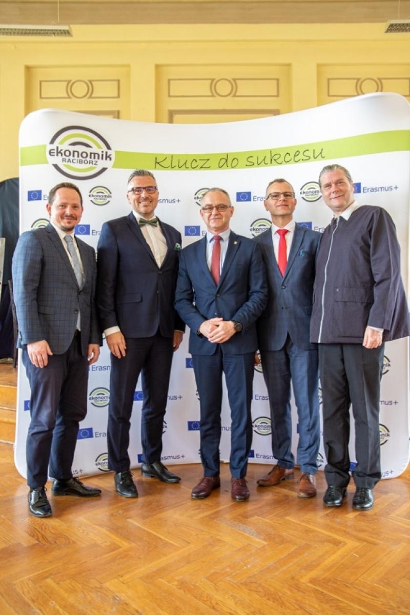 Zdjęcie w galerii na portalu naszraciborz.pl: OFKA, czyli dzień wspomnienia patronki Ekonomika wiadomości z regionu